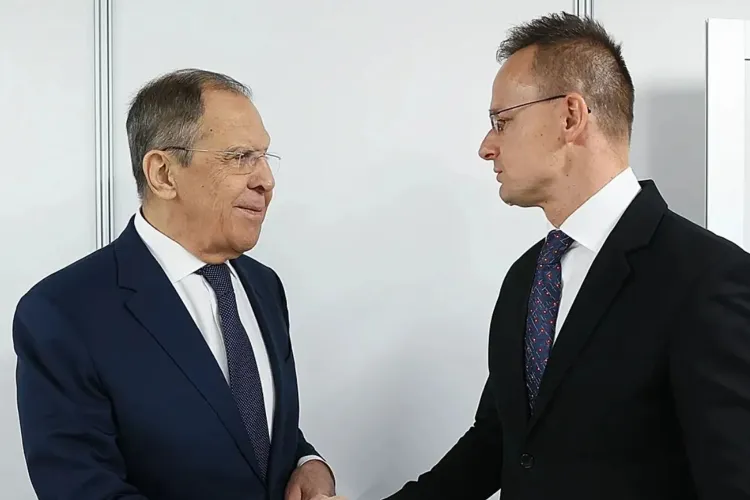 VIDEO.Scandal diplomatic în Ungaria. Ministrul de externe Szijjarto, înregistrat când îi dădea raportul lui Lavrov:„Întotdeauna la dispoziția dumneavoastă”