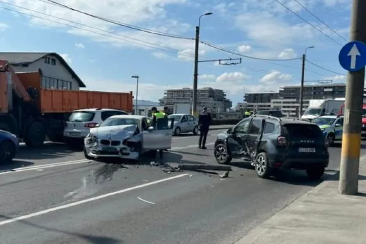 Accident grav pe Podul IRA din Cluj-Napoca! Traficul în zonă a fost blocat FOTO 