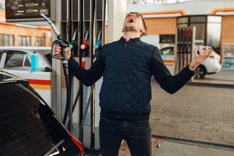 S-a atins oficial borna de 10 lei/litru la carburant în țară: Specialiștii spun că asta va fi noua „normalitate”. Care este prețul per litru în Cluj