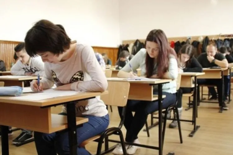 Doi elevi din Cluj au luat 10 curat la ambele probe la Simulare la Evaluarea Națională 2026. La Cluj, cele mai multe note de 10 au fost la matematică