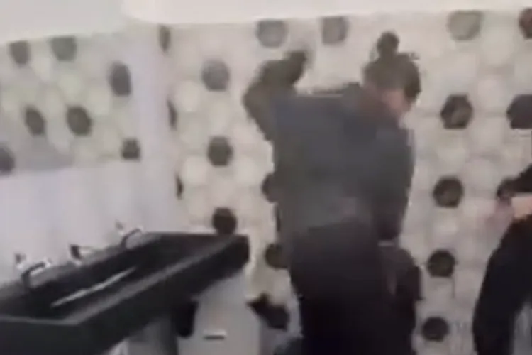 Brutalitate nemaivăzută într-o sală de jocuri de noroc din Cluj: Două persoane sechestrate într-o baie și bătute crunt până i-au dat banii agresorului