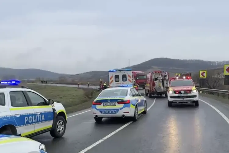 Tragedie cumplită în Cluj! Cinci oameni au murit după impactul devastator din această dimineață: Mașina în care se aflau a fost făcută praf