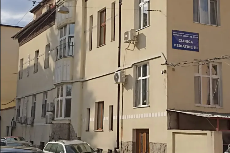EXCLUSIV. Copiii din Clinica Pediatrie 3 din Cluj sunt evacuati de urgență acum. Motivul: Suspiciune de avarie la gaz! Copiii și părinții așteaptă transfer