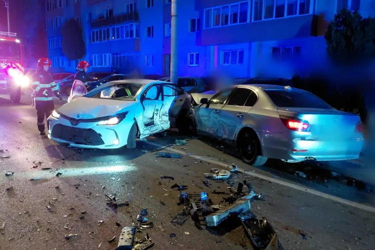 Accident pe strada Donath din Cluj-Napoca. Doi bărbați au ajuns la spital după impactul dintre două autoturisme