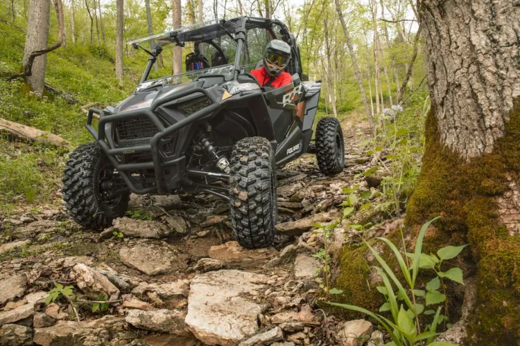 Fenomenul off-road ilegal scapă de sub control în România. Petiție făcută de oamenii care s-au săturat de motociclete și ATV-uri la pădure