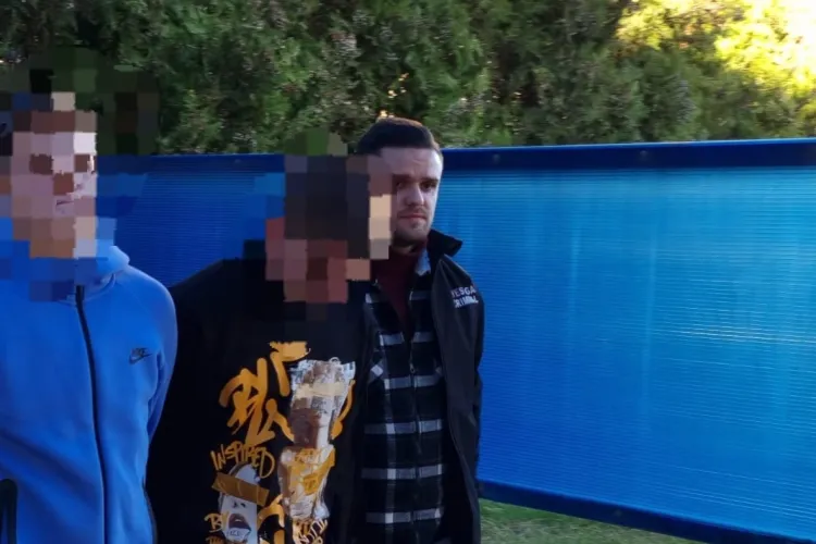 Atac în plină zi într-un parc din Cluj! Doi frați i-au smuls telefonul unui tânăr după ce l-au snopit cu bătaia