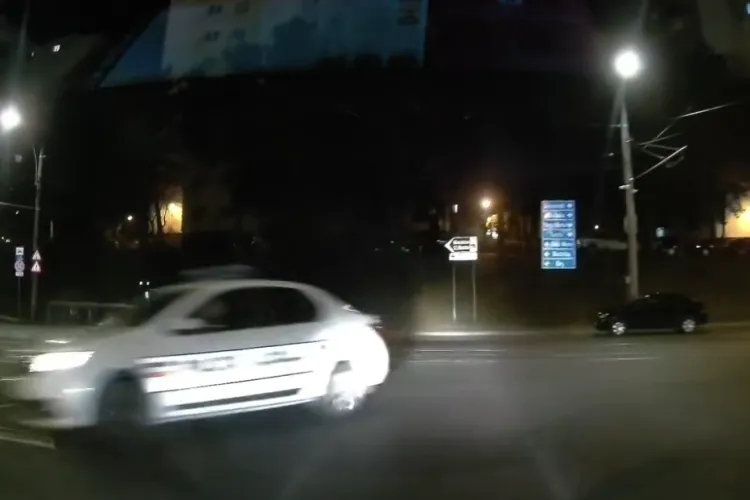 VIDEO. La Cluj, chiar și Poliția Locală îți taie calea în trafic! Era să-i facă o „surpriză” de proporții azi-noapte unui șofer în Mănăștur