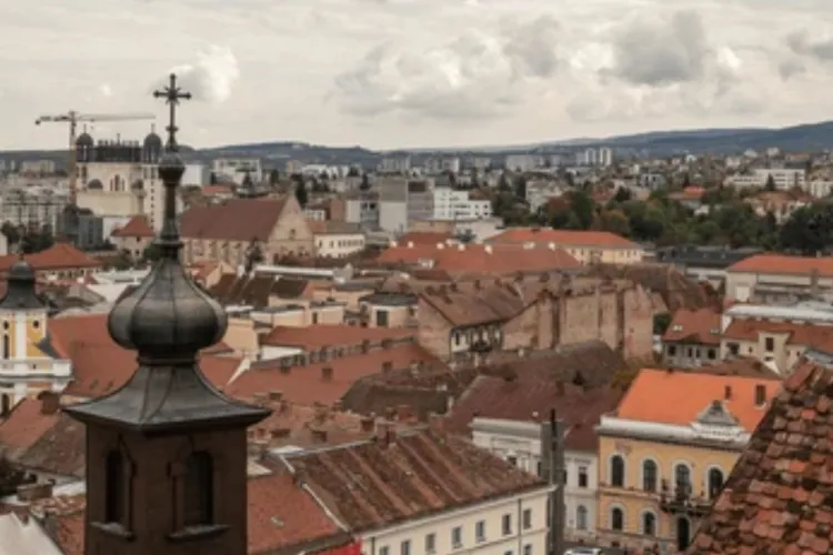 Vreme schimbătoare la final de martie: Ploi, temperaturi scăzute și trecerea rapidă de la frig la căldură