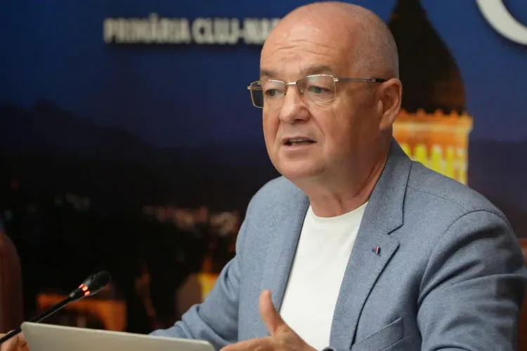Emil Boc, criticat dur după ce a plecat, din nou, din ședința de Consiliu Local: „Am stat 9 ore în ședință. Primarul Boc a stat 10 minute”