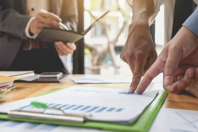 Semnal de alarmă pentru România! 65% dintre investitori nu mai au încredere în economia locală: inflația și scumpirile sperie piața