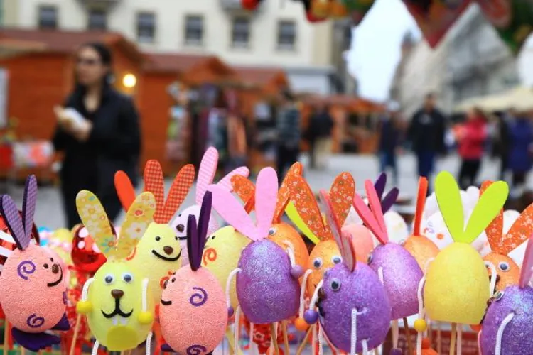 Eveniment emoționant la Cluj înainte de Paște! Persoane vulnerabile își expun creațiile hand-made într-un mall cunoscut