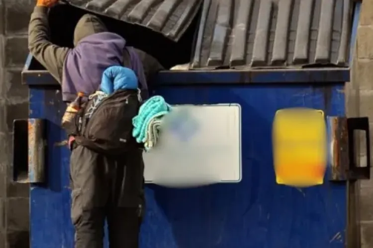 Probleme în zona Gării din Cluj-Napoca! Oamenii străzii ignoră orice regulă: „Nu respecta nicio lege”