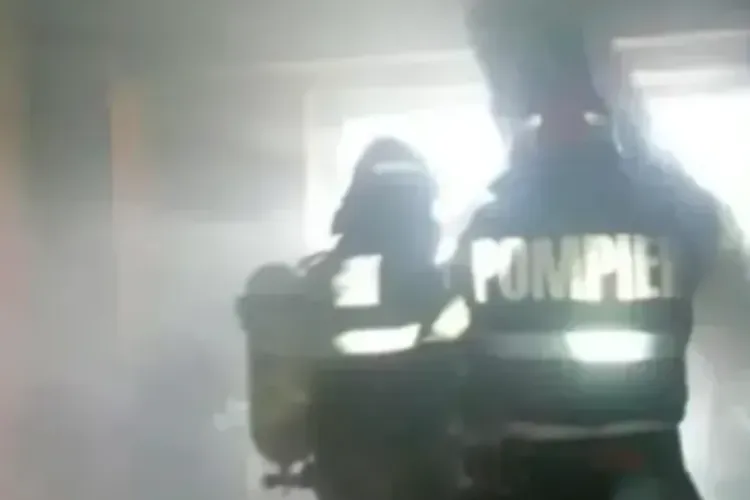 Incendiu puternic într-o gospodărie din Cluj! Pompierii au intervenit de urgență pentru a stinge flăcările 