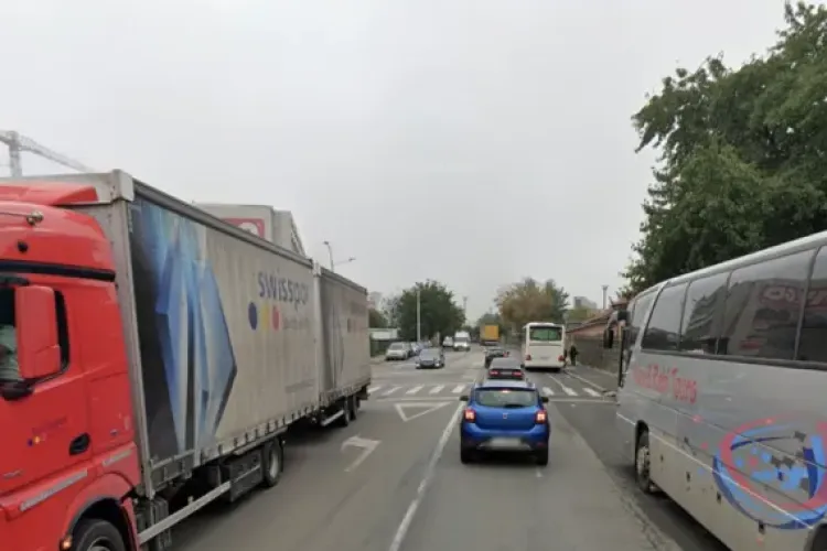 Revoltă pe o stradă din Cluj-Napoca, invadată de TIR-uri și betoniere: „Ne-ați abandonat de 20 de ani. Și noi plătim taxe, și noi avem dreptul la liniște”