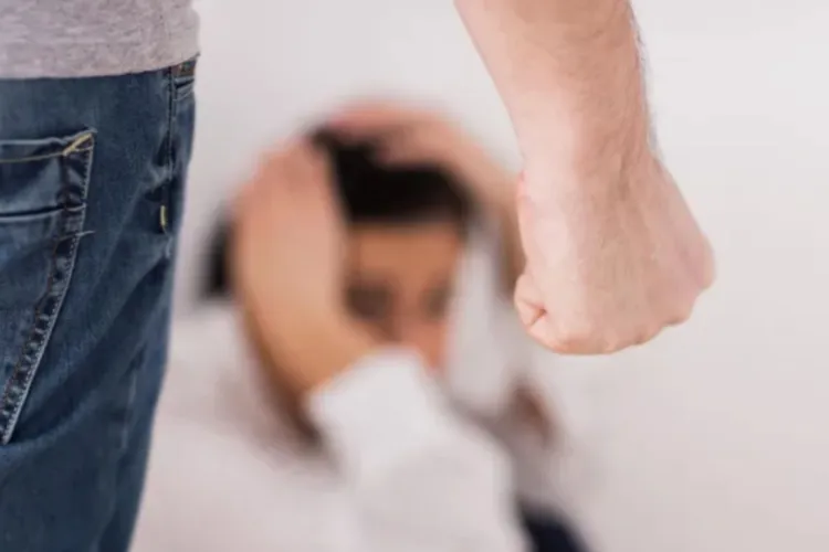 Lege ISTORICĂ în România! Femicidul este definit oficial, iar pedepsele pentru criminali devin extrem de dure. Câte tipuri de femicid există