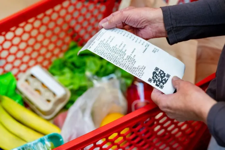 Val de scumpiri la alimentele de bază: Pâinea, lactatele și mezelurile se pregătesc să lovească buzunarele românilor