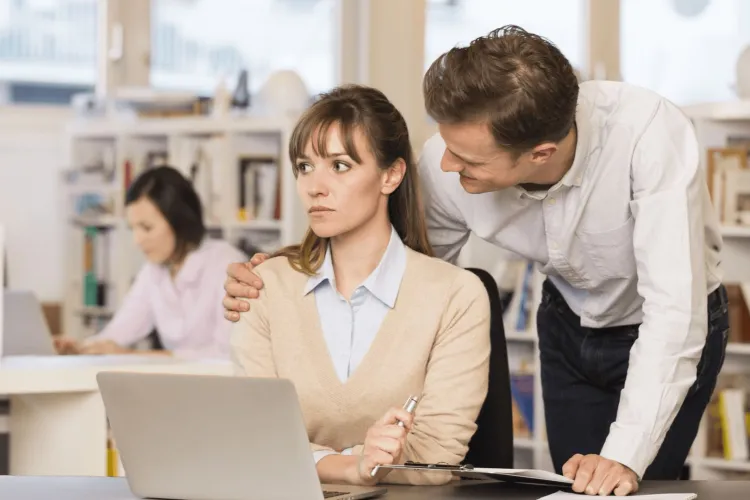 Schimbare majoră în lege: Hărțuirea intimă ar putea fi pedepsită chiar și după un singur incident! Proiect depus în Parlament