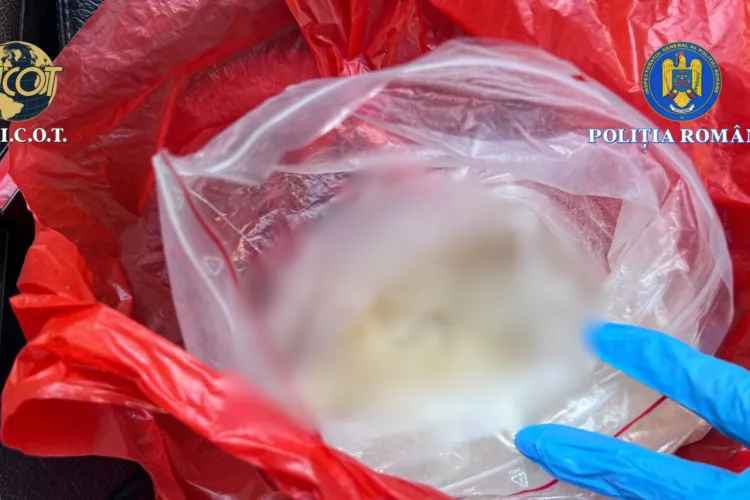L-au prins când vindea „cristal” cu kilogramul în Cluj-Napoca pentru zeci de mii de lei! Recidivistul de 34 de ani credea că scapă, dar DIICOT îl aștepta