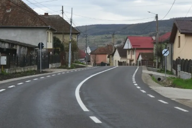 Drumuri noi pe harta județului Cluj: Consiliul Județean preia două artere comunale și deschide calea spre modernizare cu bani europeni