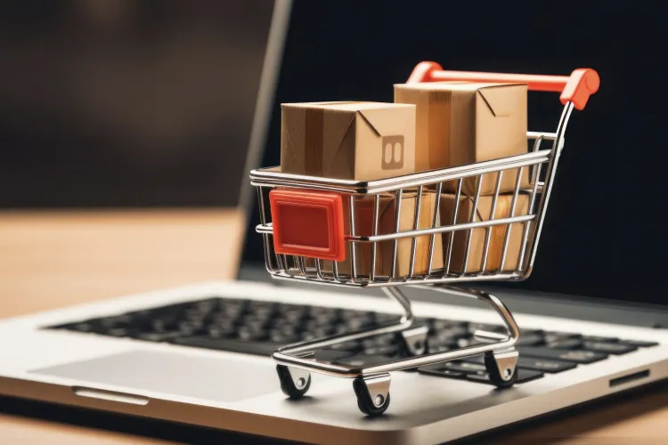 Românii cumpără mai scump, nu mai des: adevărul din spatele creșterii de 6% a comerțului electronic din România și ce platforme domină piața în 2026