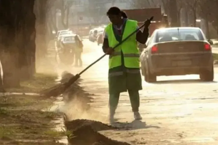 Locuitorii de pe o stradă în Cluj-Napoca „se sufocă” din cauza prafului: „Nu mai putem respira!”