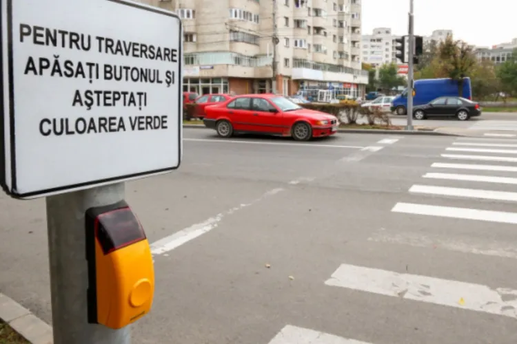 Un clujean cere intervenția urgentă a poliției după ce o trecere de pietoni a devenit o capcană pentru pietoni: „Șoferii trec pe roșu ca nebunii!”