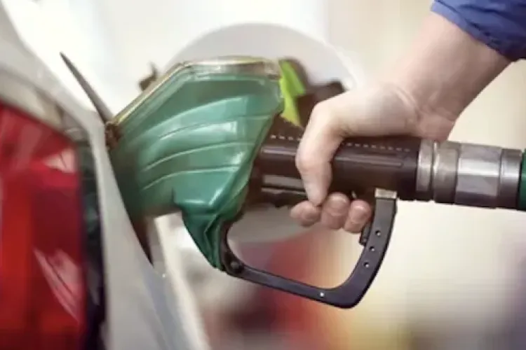 Prețurile carburanților explodează: motorina a trecut de 10 lei/litru! Se anunță vremuri grele pentru șoferi 