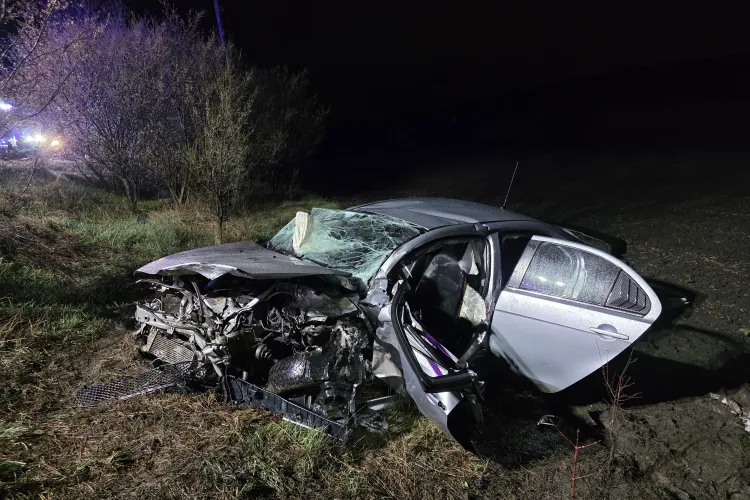 VIDEO. Accident grav în Cluj! Cinci persoane, încarcerate după o coliziune violentă: Pompierii au tăiat mașina pentru a-i scoate