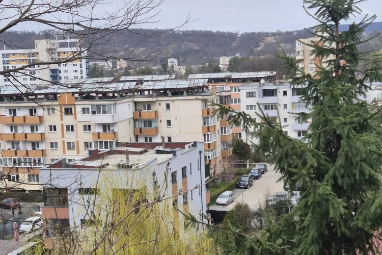 Ce se ascunde după garajele din Cluj: O terasă cu priveliște spre tot Clujul, pe care unii vor parcări și alții o alee de câțiva kilometri