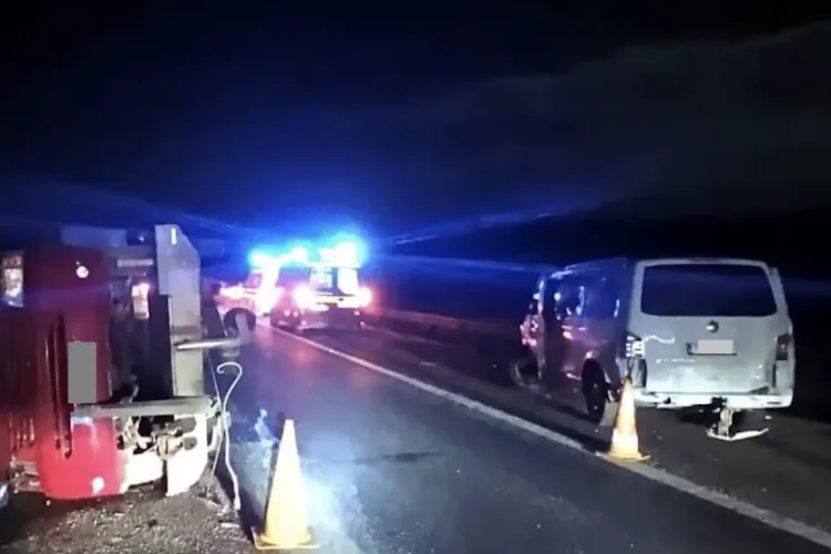 Accident violent între un microbuz și un autocamion în Cluj! Șapte victime au necesitat ajutor: Pompierii și SMURD-ul, mobilizați de urgență