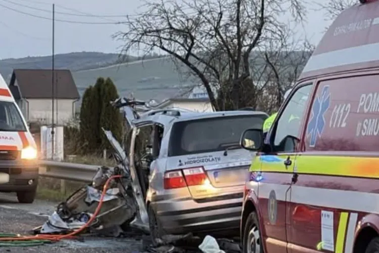Tragedie cumplită pe DN17: Un șofer a murit pe loc după un impact devastator cu un autobuz. Alte două persoane au ajuns de urgență la spital
