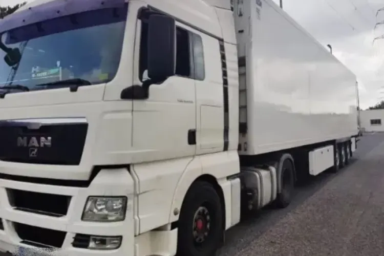 Camioanele zdruncină Clujul! Locuitorii de pe Bulevardul Muncii reclamă fisuri în case: „Numărul acestora este foarte mare, iar multe circulă cu viteză”