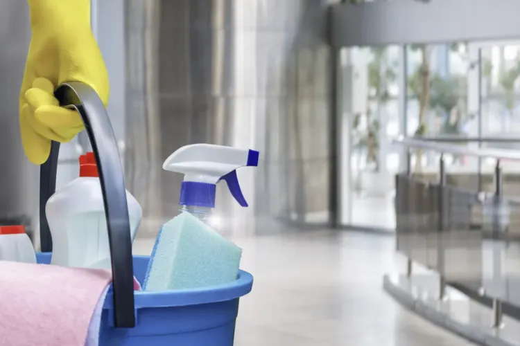 Febra curățeniei de primăvară a cuprins Clujul! Cererea pentru menajere și firme specializate a sărit cu 57% față de lunile reci