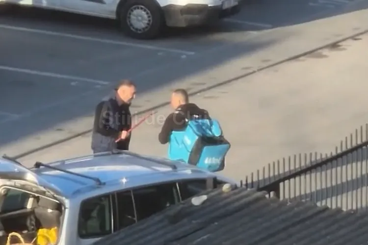 VIDEO. Incident șocant în Cluj: Un curier Wolt a fost bătut cu ranga, iar apoi aproape călcat cu mașina de agresor. Avertisment-Imagini cu impact emoțional