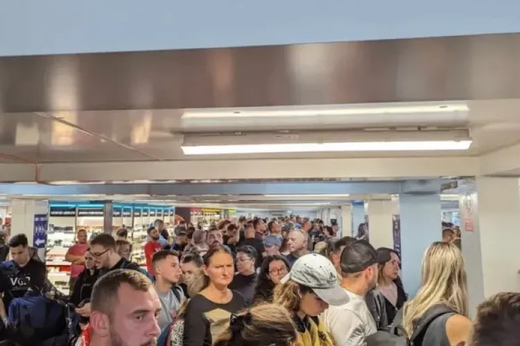 Haos aerian înainte de Paște! Sute de români nu știu dacă mai ajung acasă de sărbători