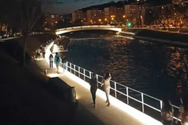 Clujul pe întuneric! Iluminatul public cedează pe una dintre cele mai circulate zone de promenadă: „Nu funcționează nicio lampă”