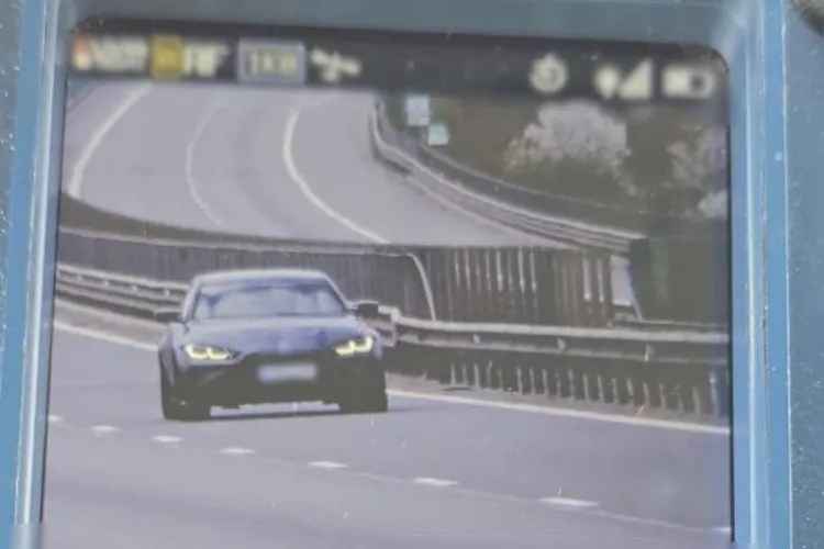 A crezut că limita de viteză e o sugestie! Un șofer a fost prins cu 248 km/h pe A3: Polițiștii s-au asigurat să nu plece fără un „cadou” de Paște
