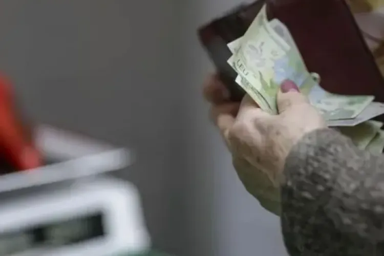 Ajutoare de până la 1.000 de lei pentru pensionari și sprijin crescut pentru familii. Măsuri noi adoptate de Guvern