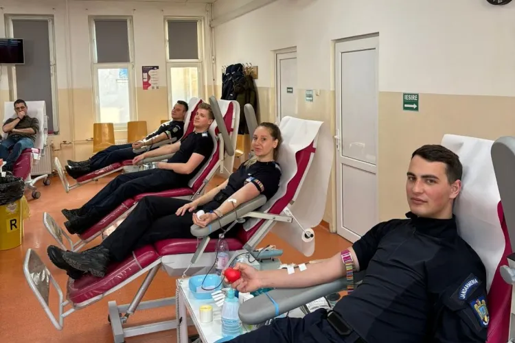 Gest impresionant la Cluj! Zeci de jandarmi au mers să doneze sânge pentru pacienții din spitale: „Salvează o viață!”