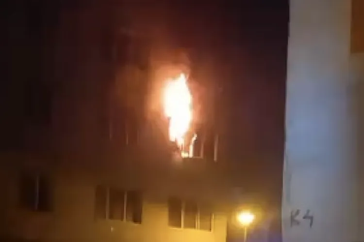 Incendiu într-un apartament din Cluj-Napoca! 20 de locatari au fugit din bloc, scara a fost cuprinsă de fum: Ce au descoperit autoritățile