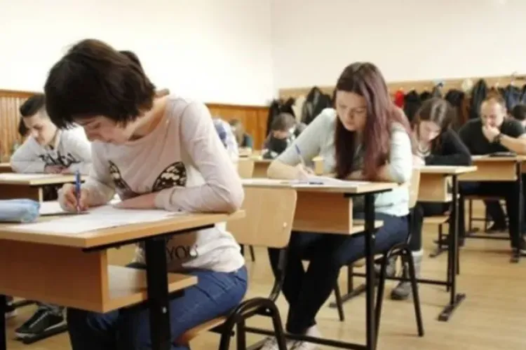 Investiție în educație! Elevii din Cluj-Napoca vor primi vouchere pentru a merge la teatru și evenimente culturale