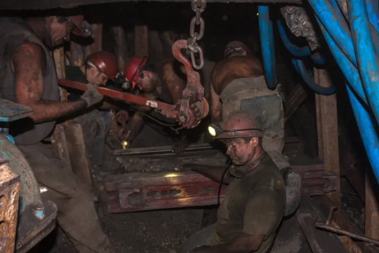 Tragedie în subteran! Un miner de 51 de ani a murit la locul de muncă. Medicii nu au mai putut face nimic pentru el 