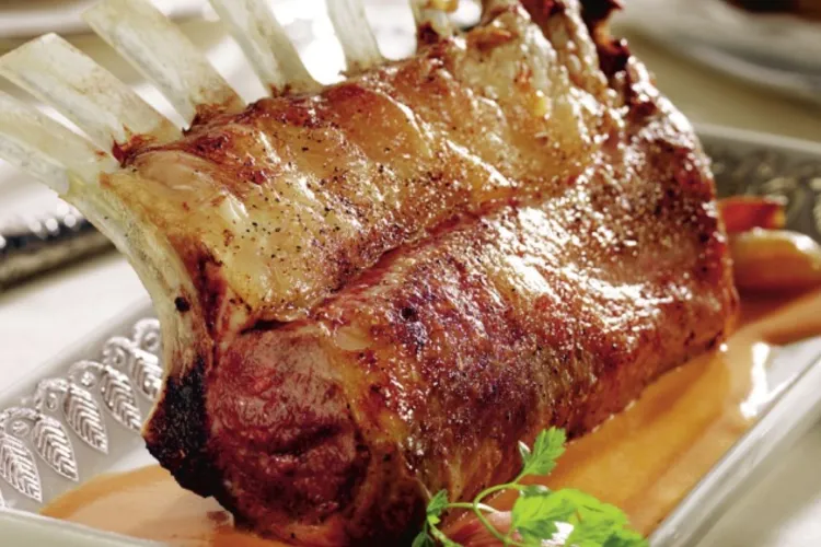 Mielul, vedeta mesei de Paște: Secretele pe care puțini le știu despre alegerea cărnii și riscurile ascunse dacă nu e proaspătă