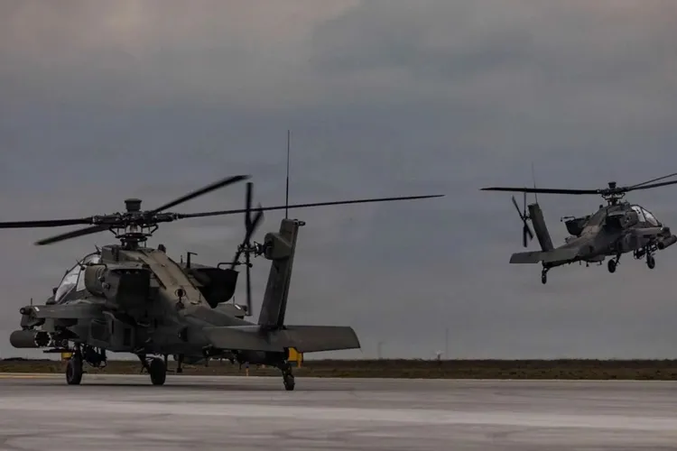 Americanii au mutat elicoptere de atac Apache la baza Kogălniceanu. Nicușor Dan promitea că aici vom vedea doar echipament „defensiv”