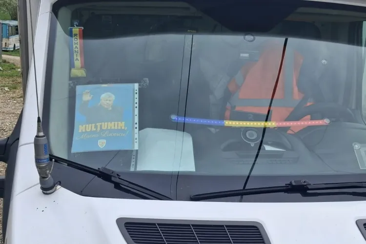 Gest emoționant în traficul clujean! Clujenii l-au dus pe Mircea Lucescu prin tot orașul! Autocolante cu Maestrul, lipite pe mașini după moartea sa