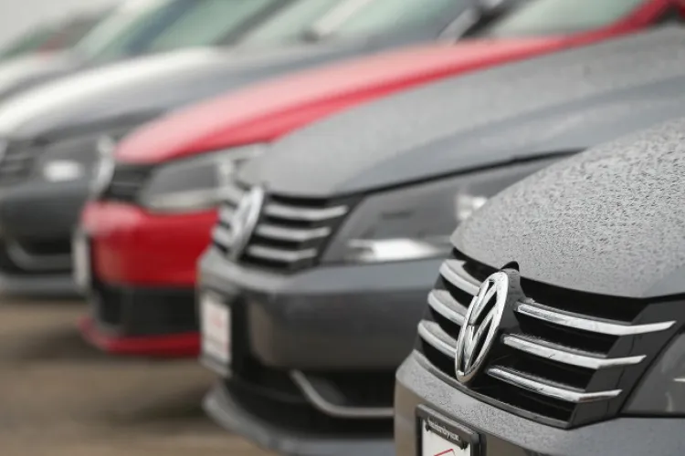 Guvernul le-a pus gând rău samsarilor de mașini. Vor fi interzise hârburile. O persoană va putea aduce în țară cel mult două mașini