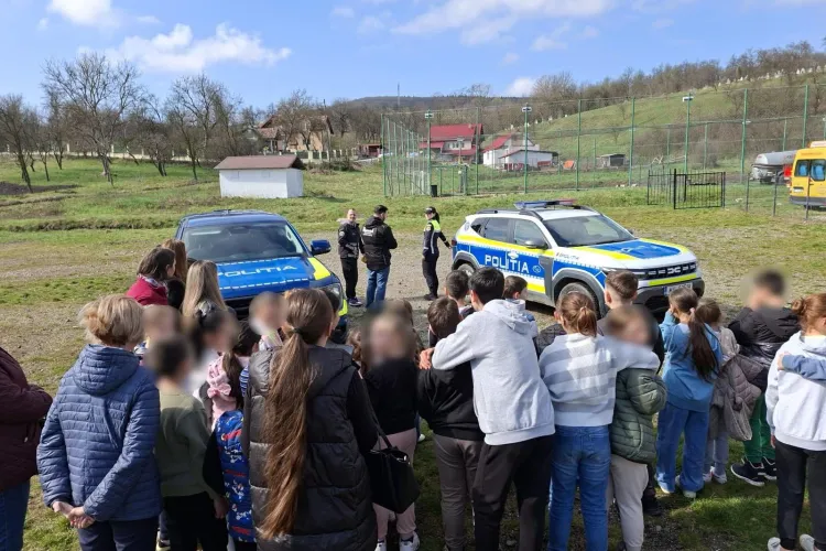 Polițiștii au intrat în două școli din Cluj și au stârnit imediat agitație printre elevi! Ce le-au arătat criminaliștii i-a lăsat cu gura căscată