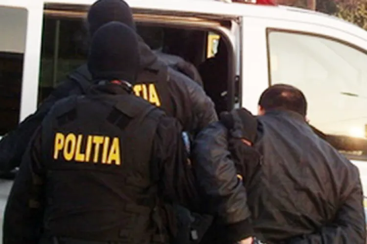 La un pas de tragedie! Un șofer de autobuz rupt de beat s-a răsturnat într-o curbă. Bărbatul a fost reținut pentru 24 de ore 