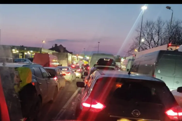 Atenționare pentru români înainte de Paștele Catolic: Ungaria închide drumurile pentru camioane ore întregi! Șoferii, obligați să regândească traseele