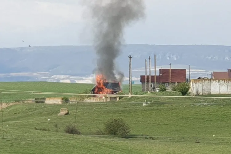 Incendiu violent în Cluj! O casă a fost cuprinsă de flăcări: Autoritățile au intervenit de urgență pentru a stinge focul